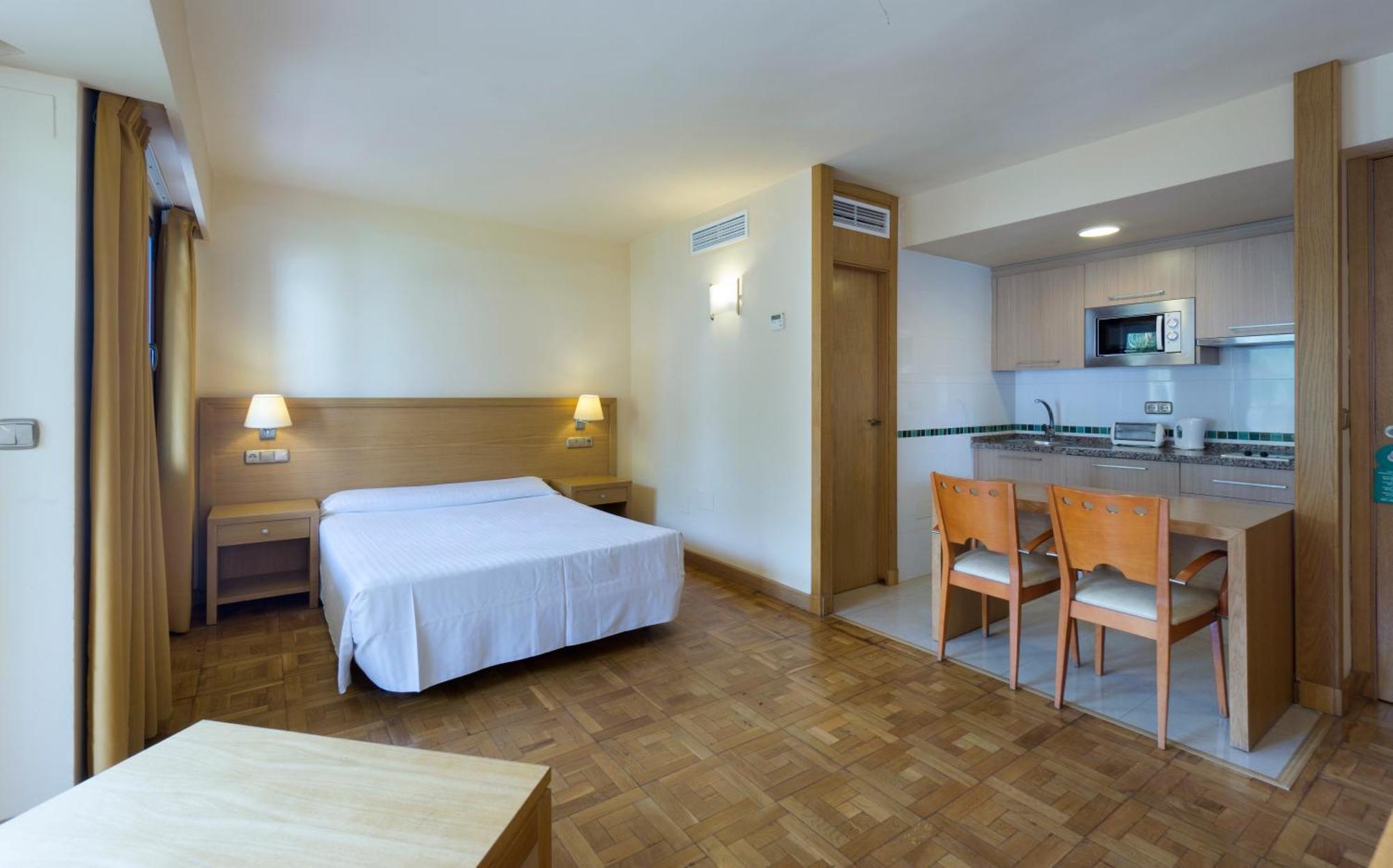 Apartamentos Ms Pepita 베날마데나코스타 외부 사진