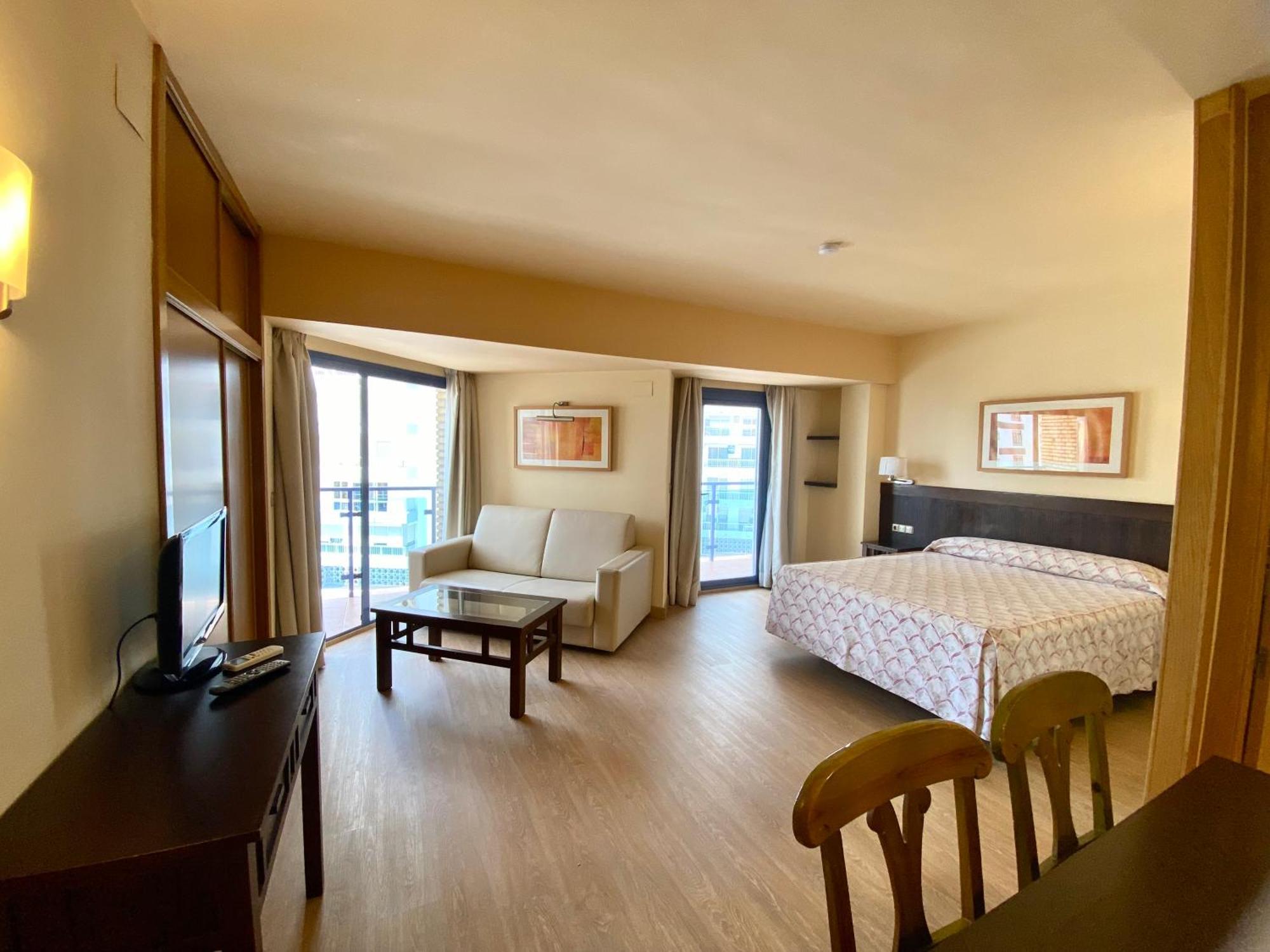 Apartamentos Ms Pepita 베날마데나코스타 외부 사진