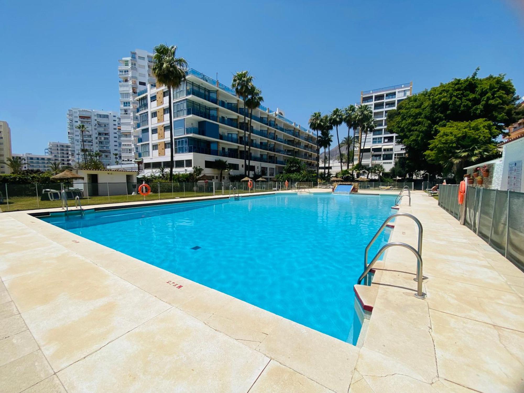 Apartamentos Ms Pepita 베날마데나코스타 외부 사진