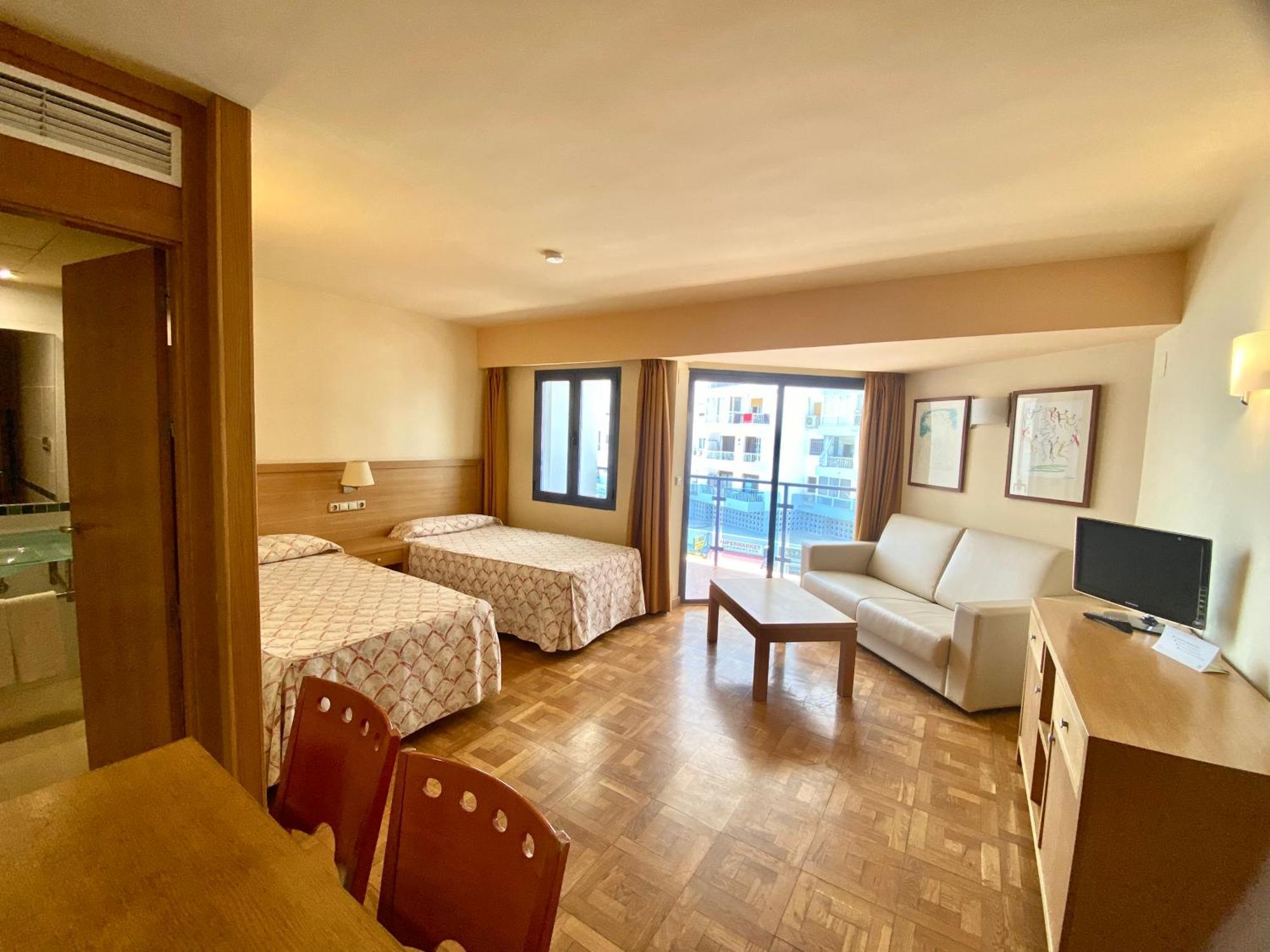 Apartamentos Ms Pepita 베날마데나코스타 외부 사진