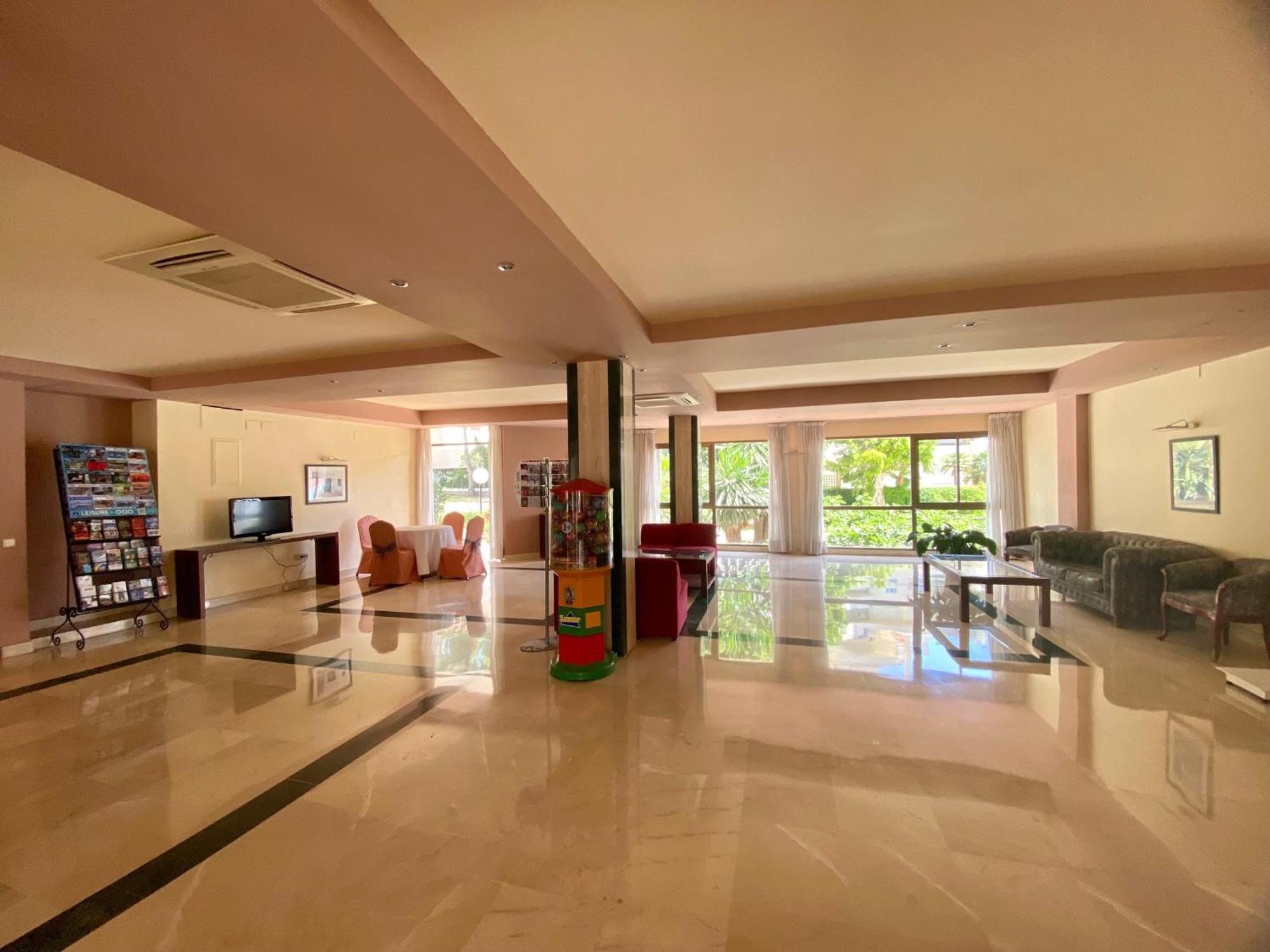 Apartamentos Ms Pepita 베날마데나코스타 외부 사진