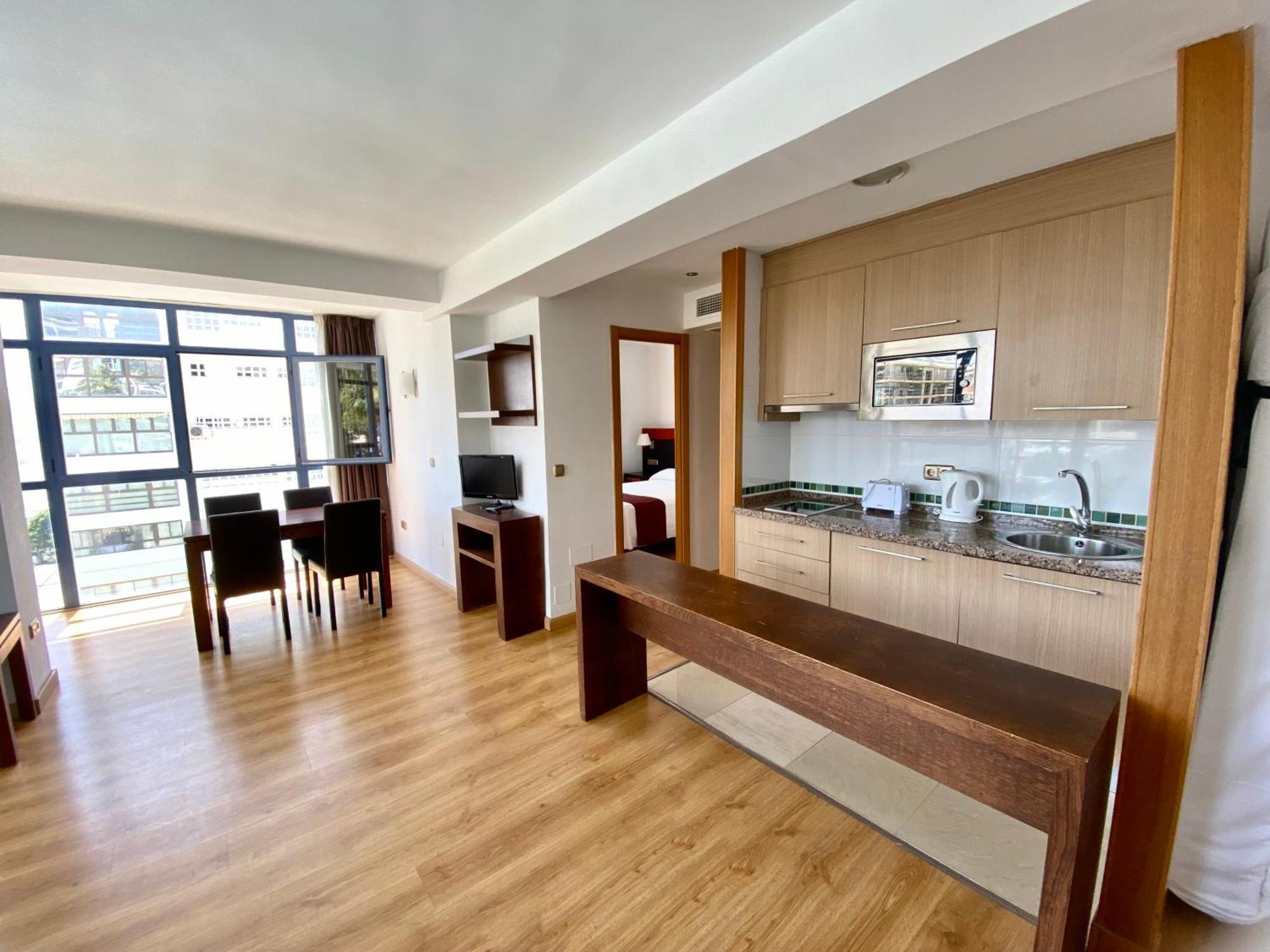 Apartamentos Ms Pepita 베날마데나코스타 외부 사진