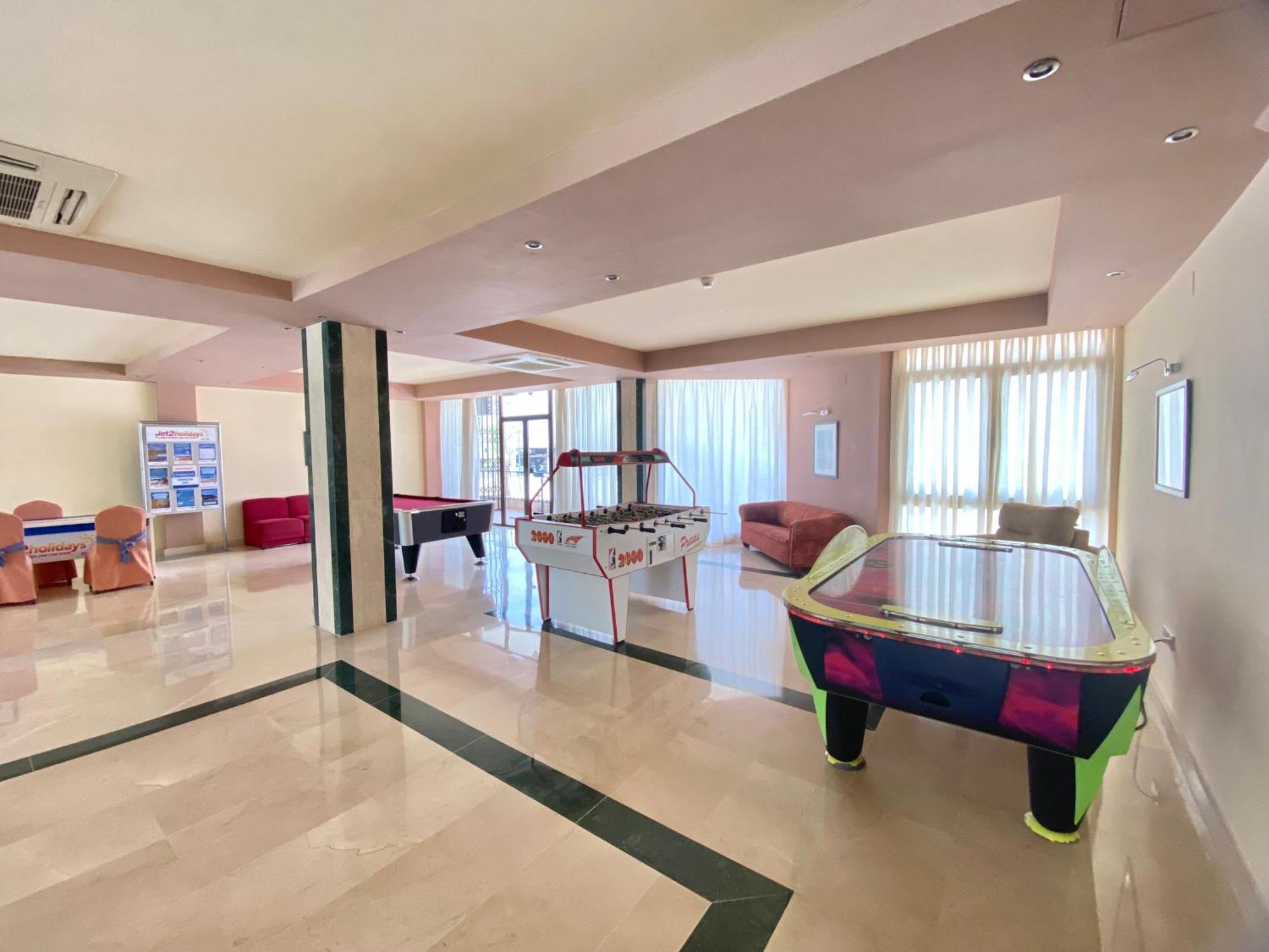 Apartamentos Ms Pepita 베날마데나코스타 외부 사진