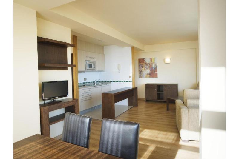 Apartamentos Ms Pepita 베날마데나코스타 외부 사진