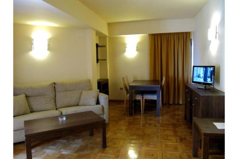 Apartamentos Ms Pepita 베날마데나코스타 외부 사진