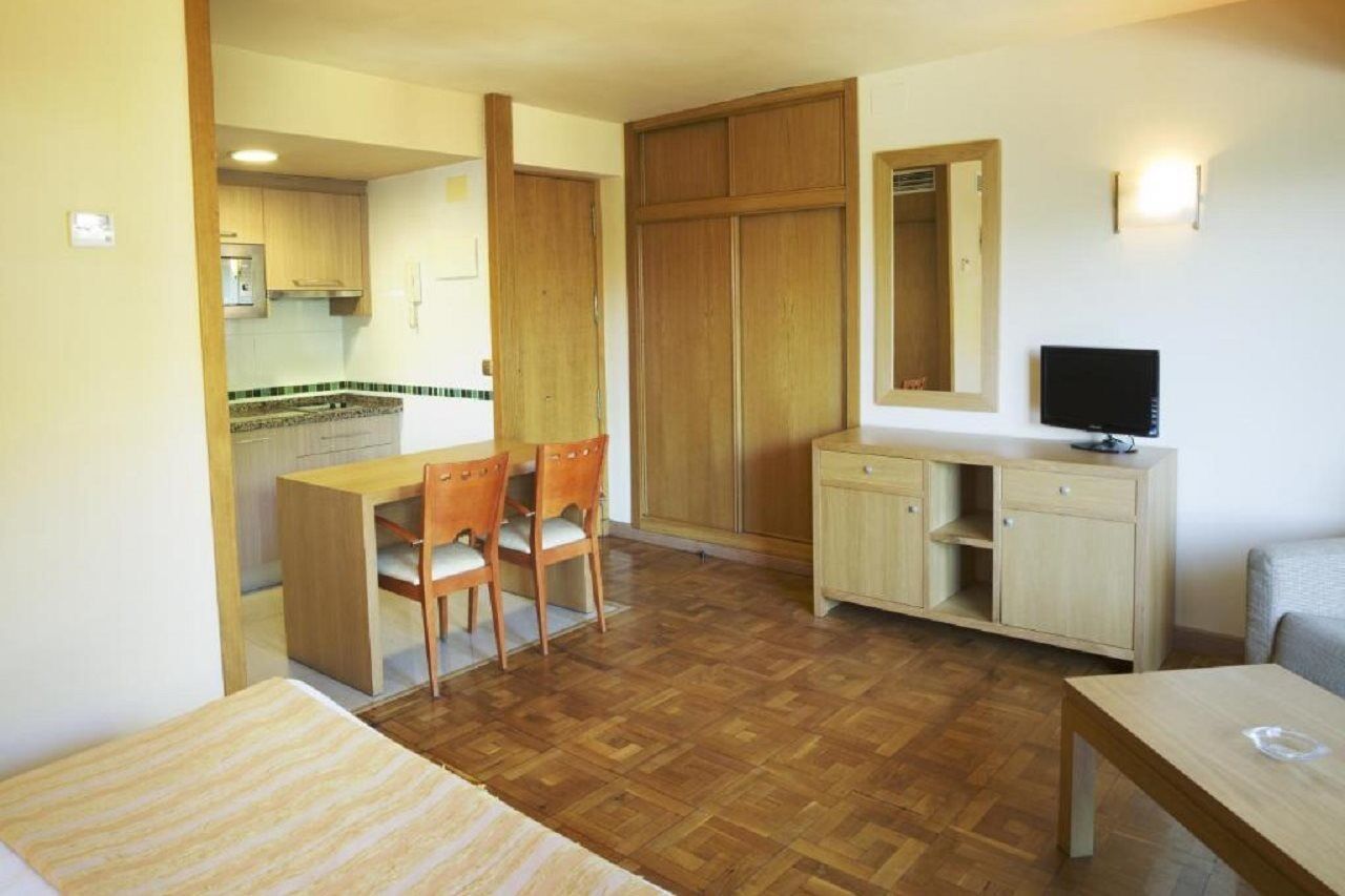 Apartamentos Ms Pepita 베날마데나코스타 외부 사진