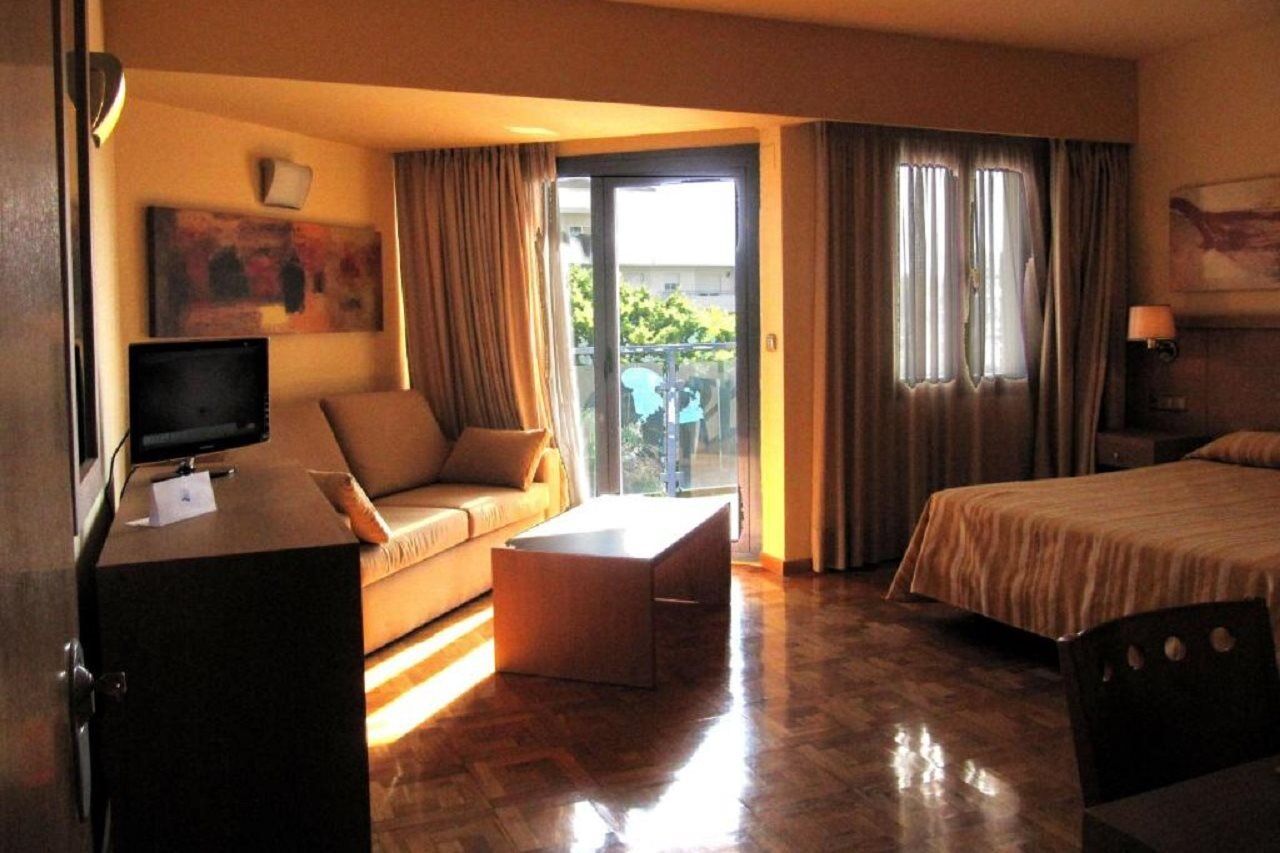 Apartamentos Ms Pepita 베날마데나코스타 외부 사진